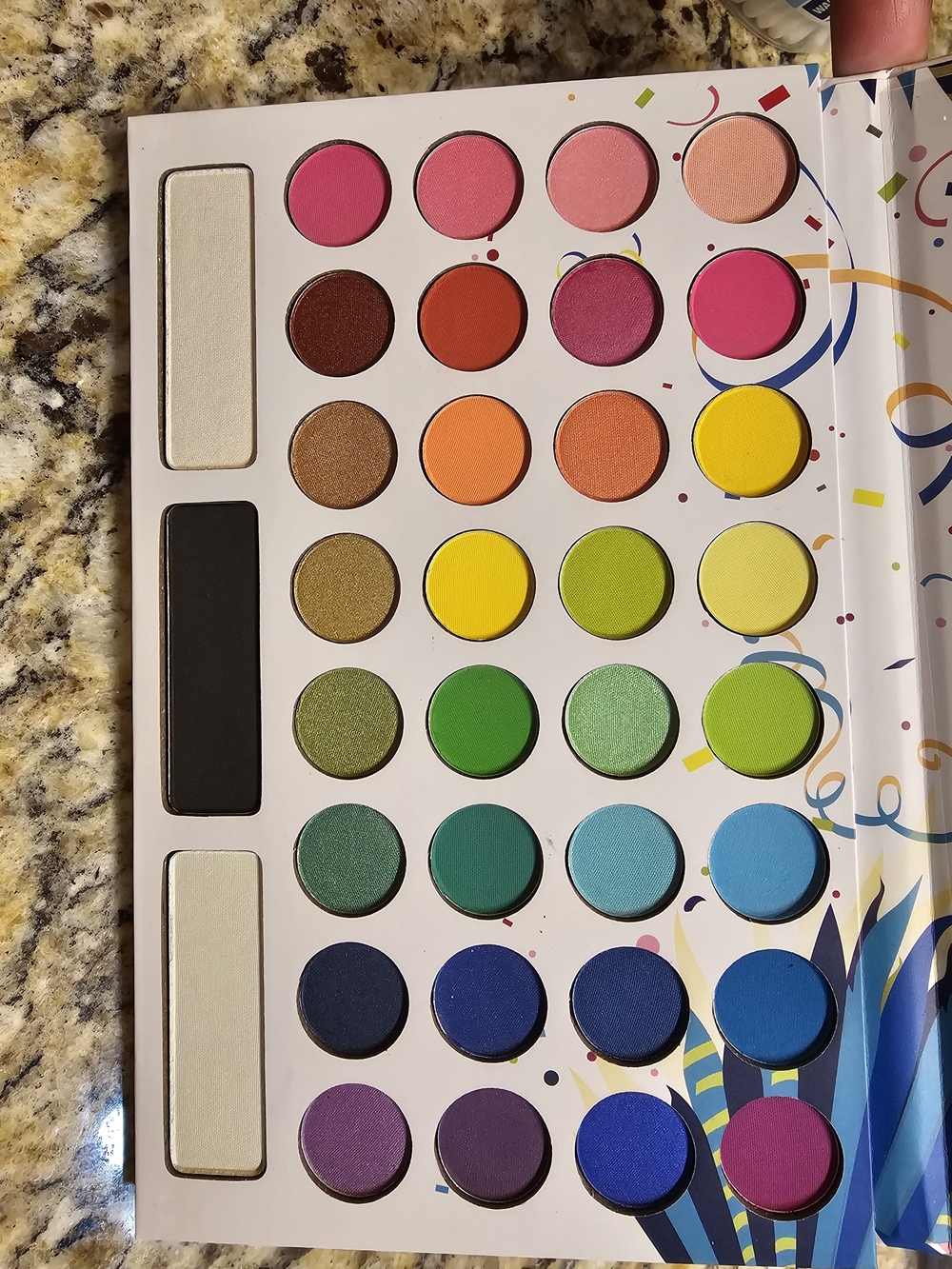 BH TAKE ME TO BRAZIL EYESHADOW PALLETE